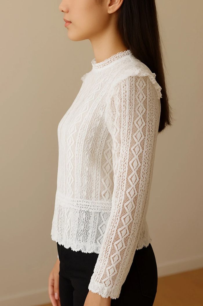 Blouse en dentelle broderies Zara - photo numéro 2