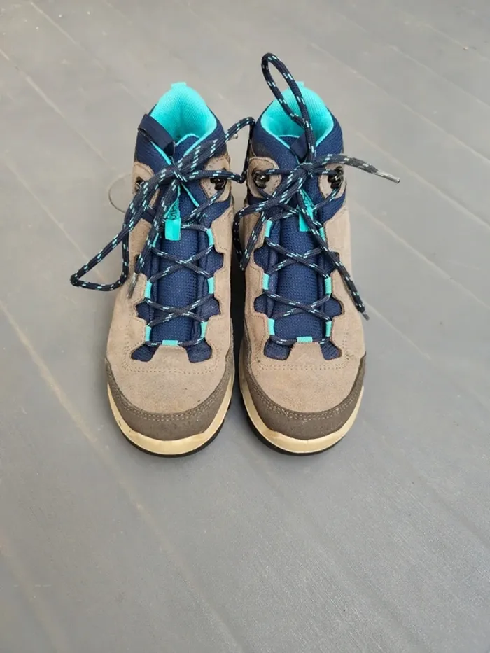 Chaussures de randonnée Quechua taille 34 - photo numéro 5