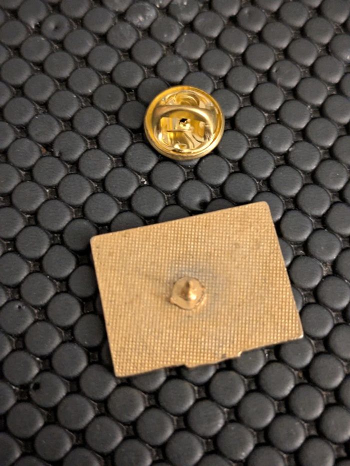 Pin's Étiquette verte Levi's Strauss Jeans 👖 - photo numéro 2