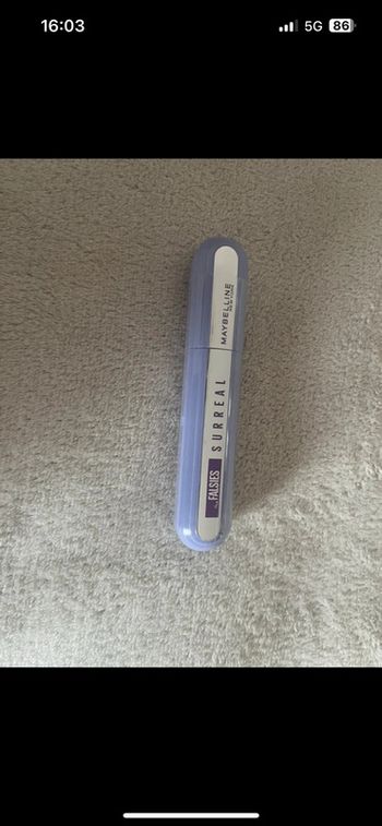 Mascara noir Surreal Falses Maybelline