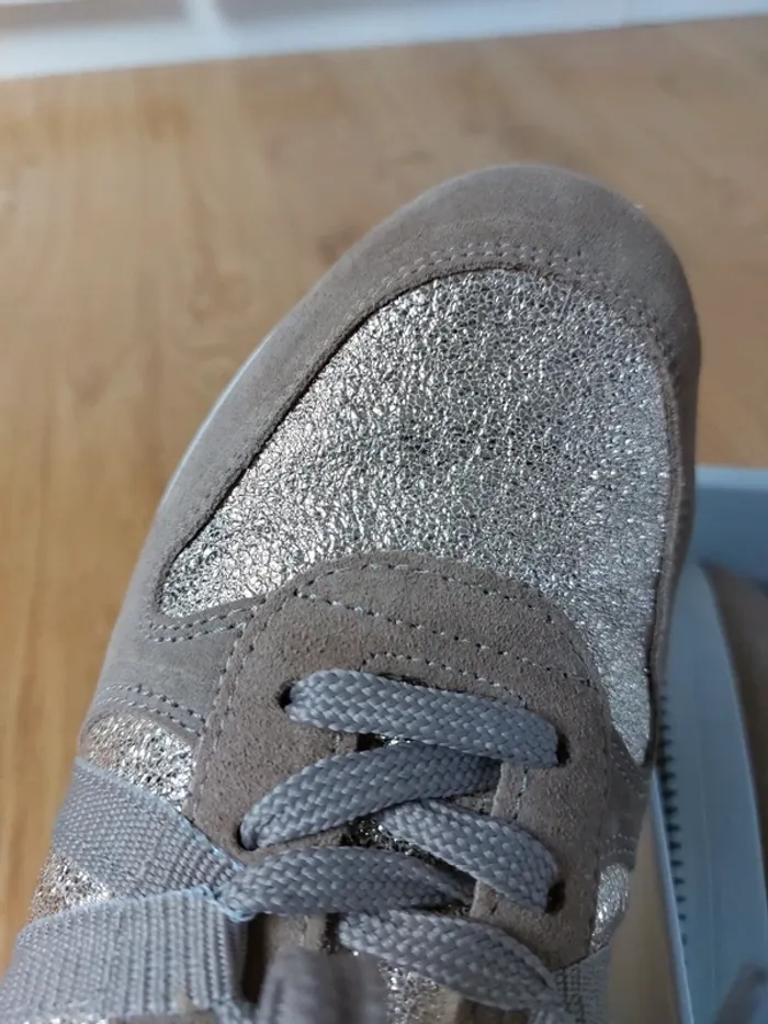 Sneakers suedine et paillettes dorée - photo numéro 13