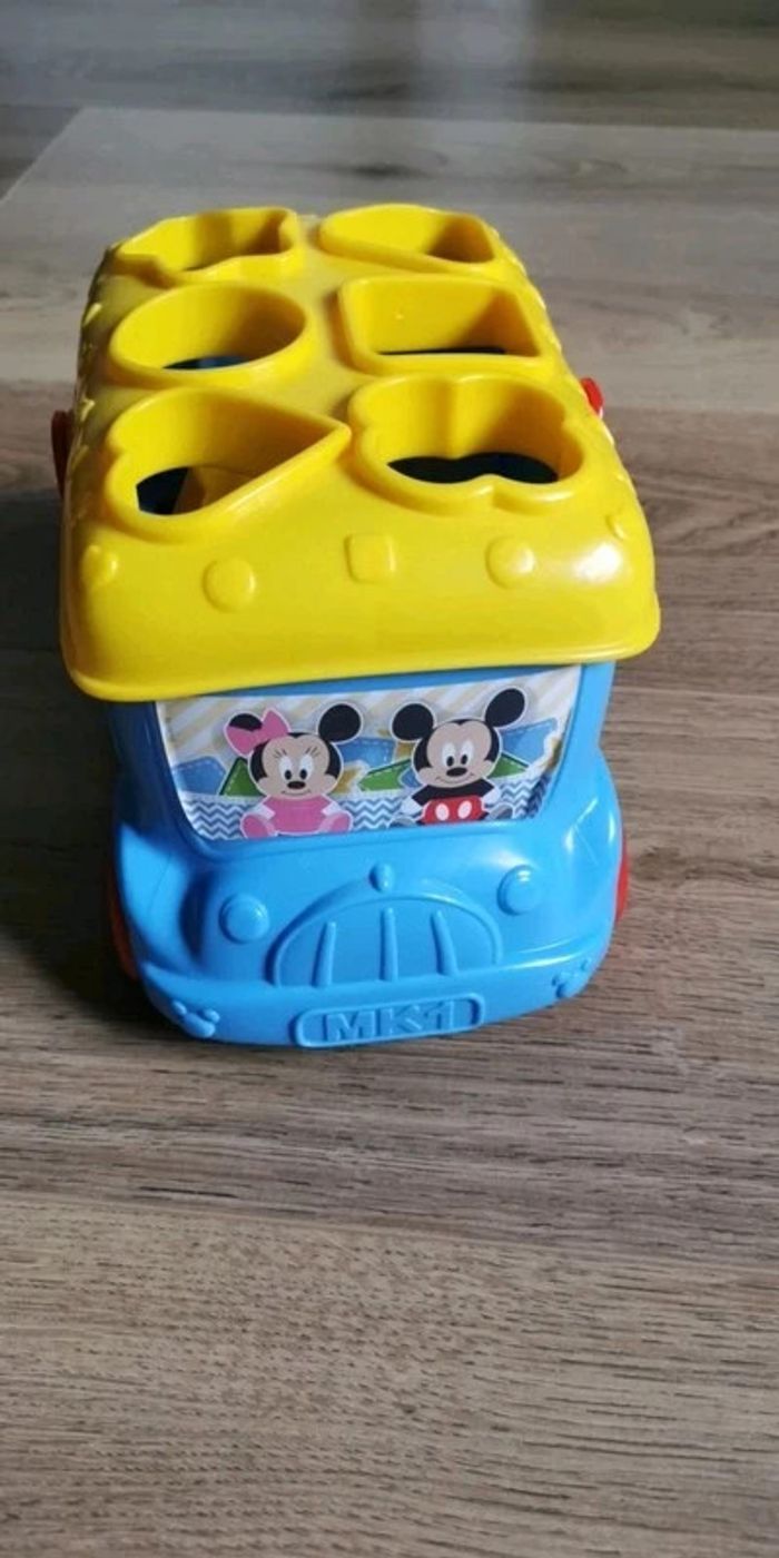 Bus mickey des formes