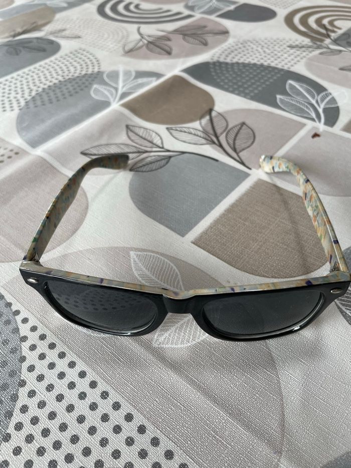 Lunette de soleil - photo numéro 2
