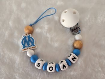 Attache sucette personnalisé en silicone OM