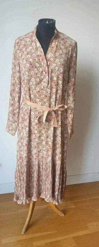 Idée cadeau 🎁- Robe Wiya S/M manches longues beige abricot NEUF . valeur d'achat 38 €
