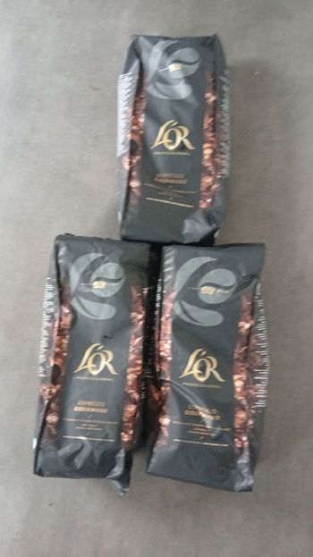 3 paquet de cafe en grsin l or professionnel de 1kg neuve