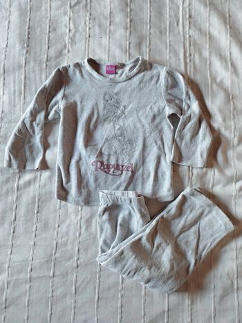 pyjama en velours raiponce 2 ans