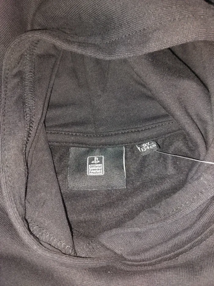Sweat officiel PlayStation T.9 ans Neuf avec étiquette - photo numéro 4