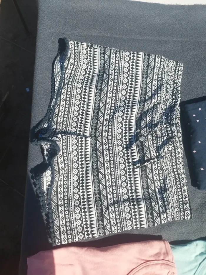 Lot vêtements 10 ans - photo numéro 2
