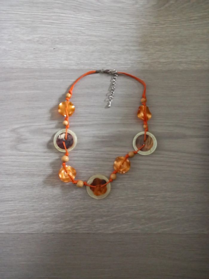 Collier boutons