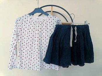 10 ans ensemble teeshirt Gémo et jupe monoprix