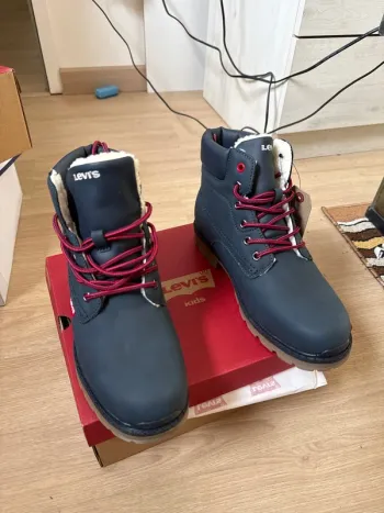 Magnifiques paires de bottines Levi’s neuves avec étiquette pointure 38