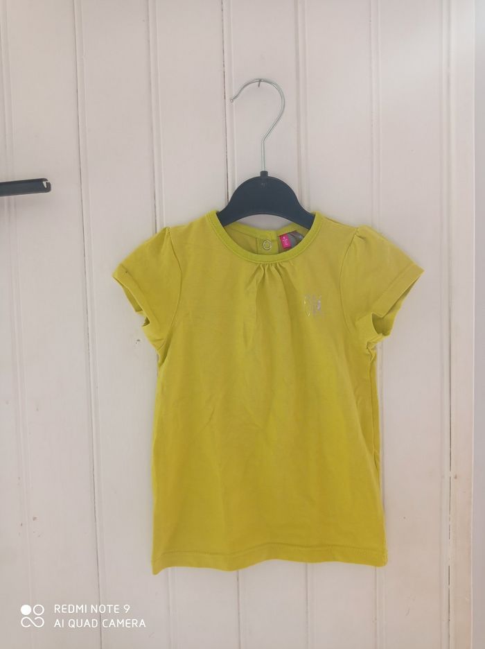 T-shirt manches courtes taille 6 mois
