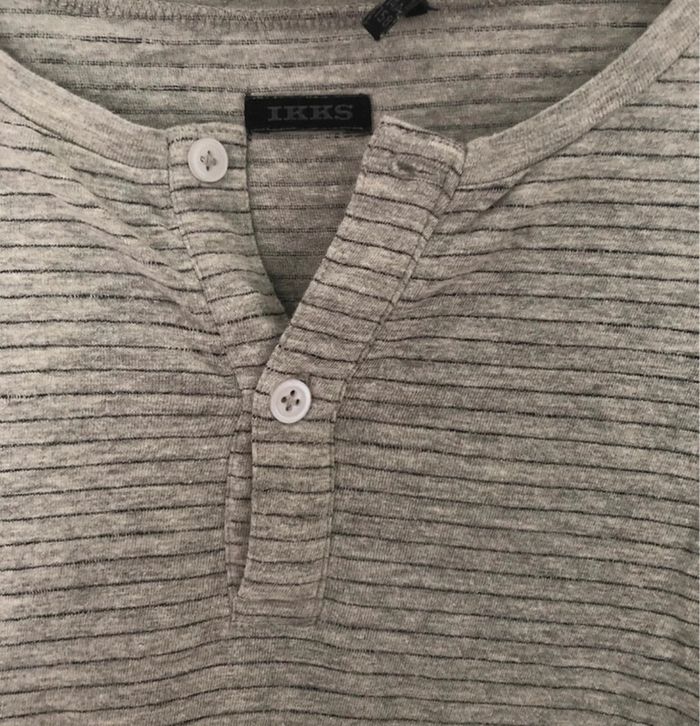 Pull gris chiné avec des rayures noires Col avec des boutons Ikks 14 ans 88% coton - photo numéro 2