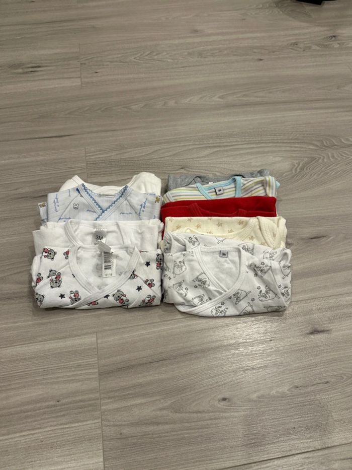 Lot de 9 bodies très bon état bébé garçon 3 mois