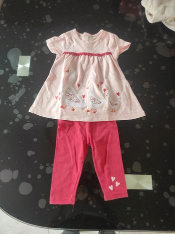 Ensemble en très bon état 6 mois