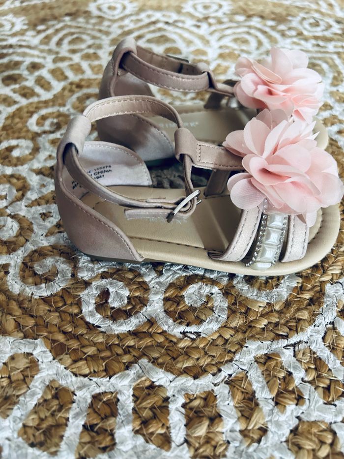 Jolie sandale fille 23 neuve