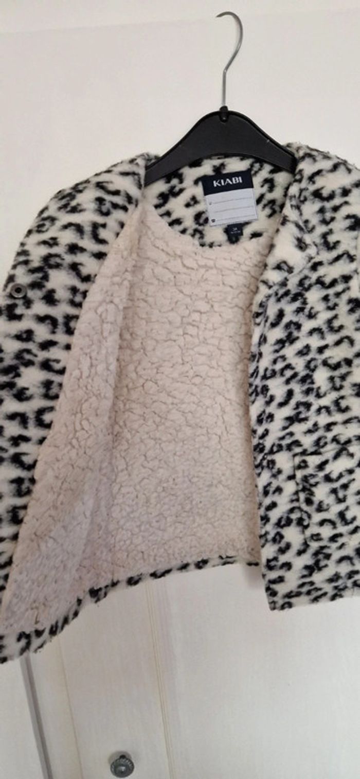 Manteau fausse fourrure fille 3 ans - photo numéro 3