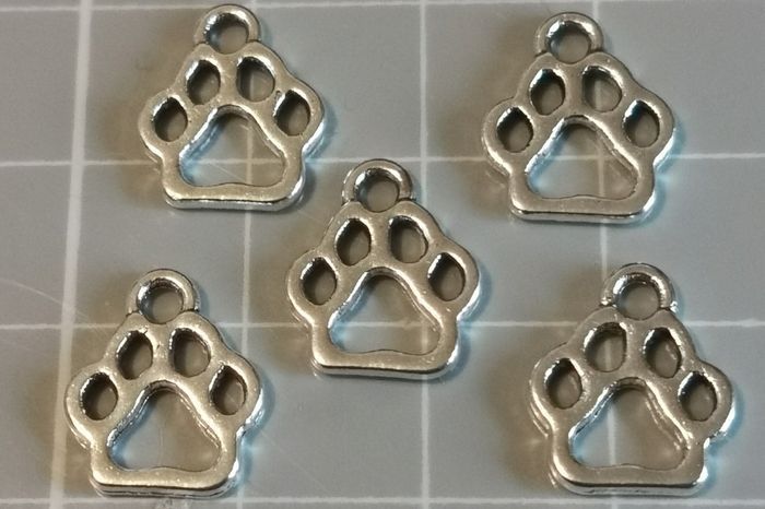 5 x pendentifs "empreinte de patte" en métal argenté - photo numéro 3