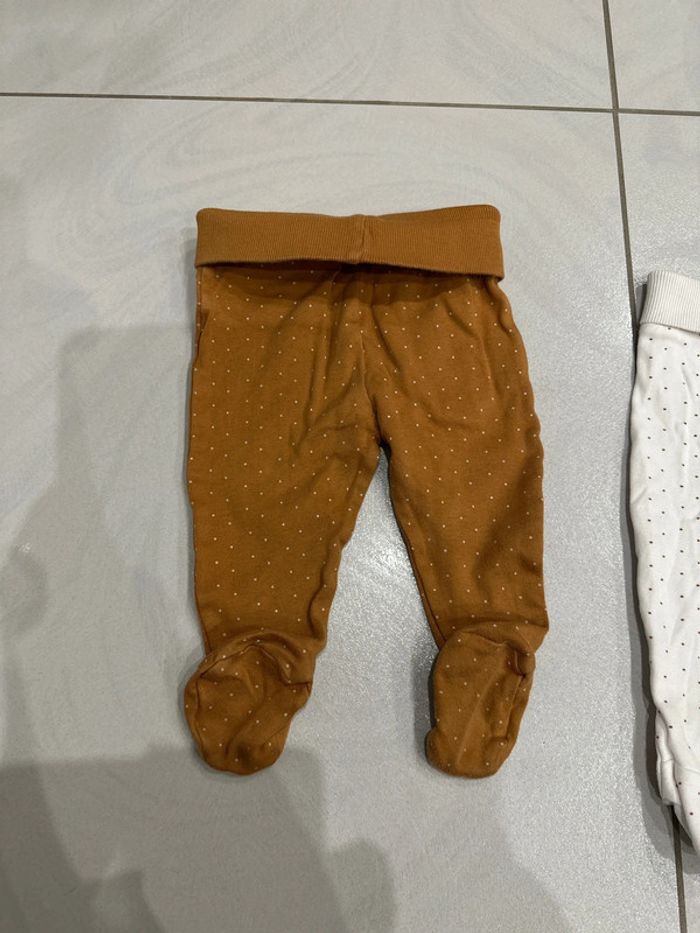 Lot de 2 pantalons avec pieds en 12 mois - photo numéro 4