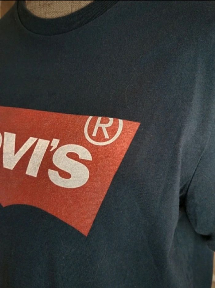 T-shirt Levi's bleu marine logo rouge - photo numéro 4