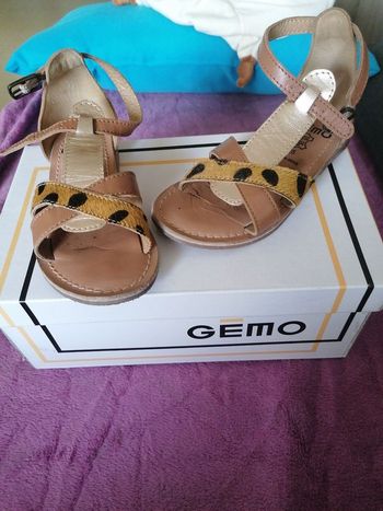 Nu-pieds et basket pour petite fille