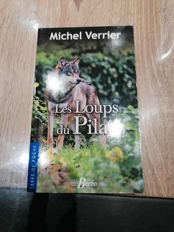 Livre Terre de poche Les loups du Pilat Michel Verrier