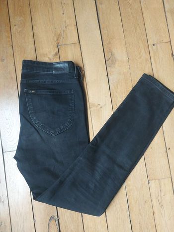 Jean noir Lee modèle Scarlett W30
L31- Très bon état