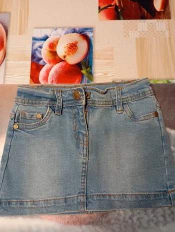 Jupe en jean neuve taille 3 ans