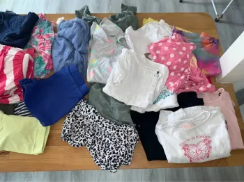 Lot vêtements fille 5 ans  ( 27 vêtements)