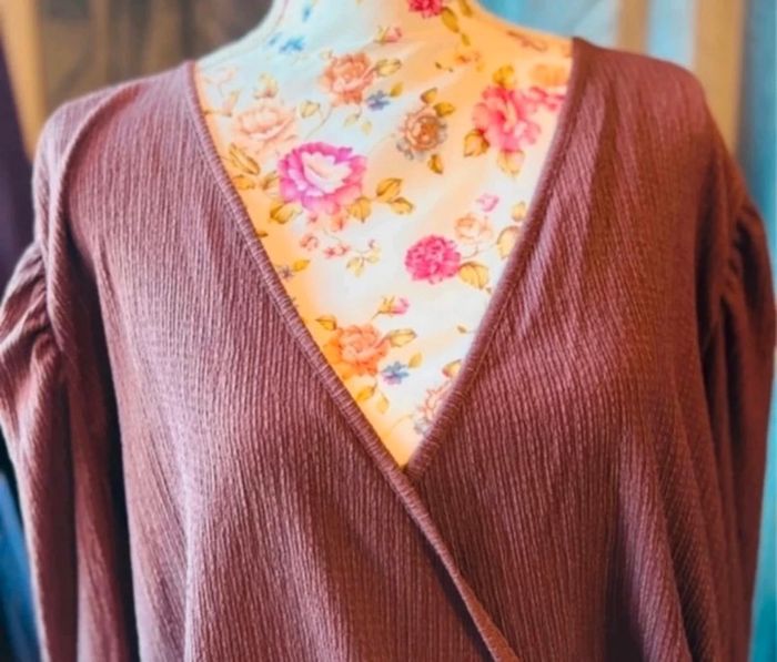 Blouse cache -cœur marron rosé – ONLY – Taille 50/52 - photo numéro 2