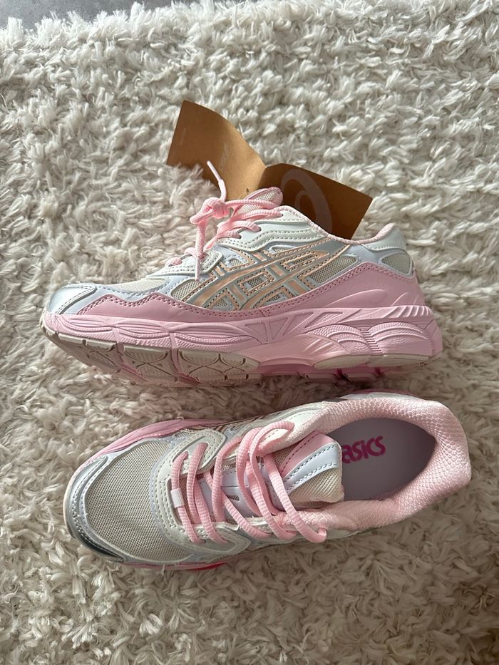 basket asics rose et blanche 39 neuf - photo numéro 2