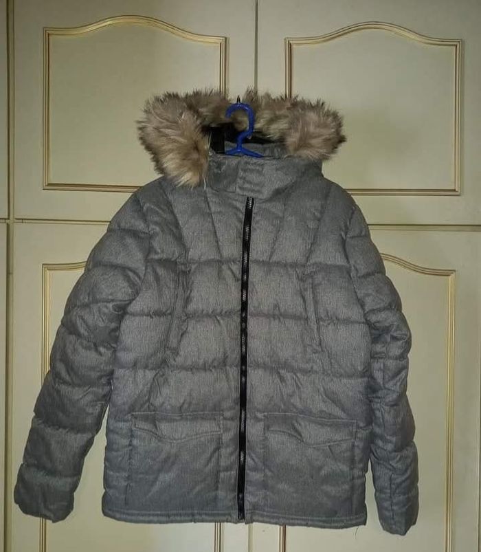 Blouson kiabi 16 ans taille S
Nombreuses poches , chaque côté de la poitrine et deux de chaque côté à la taille 
Mon fils ne l a jamais porté - photo numéro 6