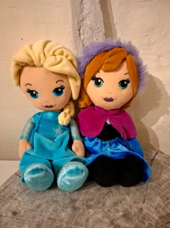 Peluches Elsa et Anna La Reine des neiges - 32 cm