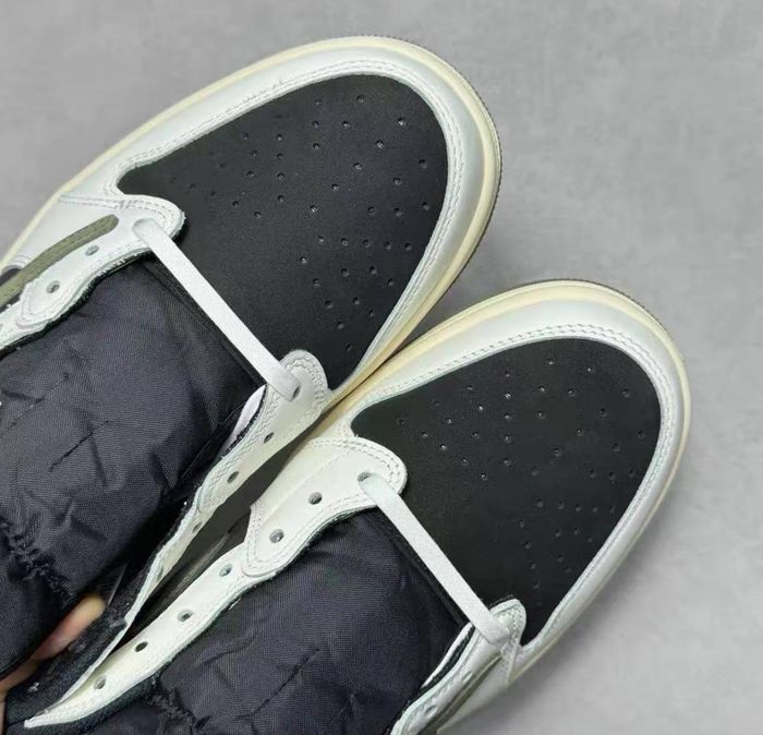 Travis Scott x Air Jordan 1 Low OG SP - photo numéro 2