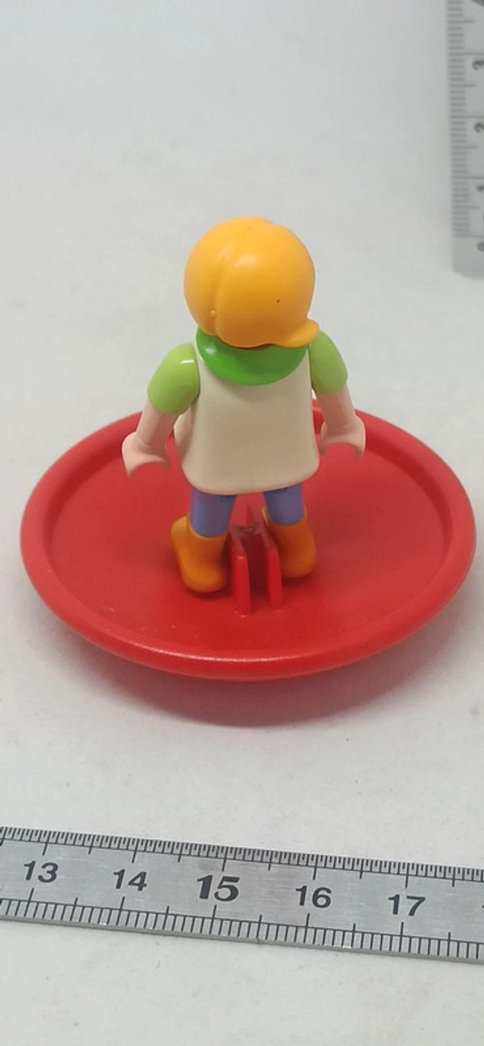 Fille enfant sur jeu d'équilibre playmobil - photo numéro 2