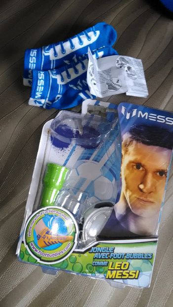Jeu de foot avec bulles, Messi