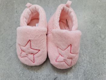 Chaussons 0-3 mois étoile neuf