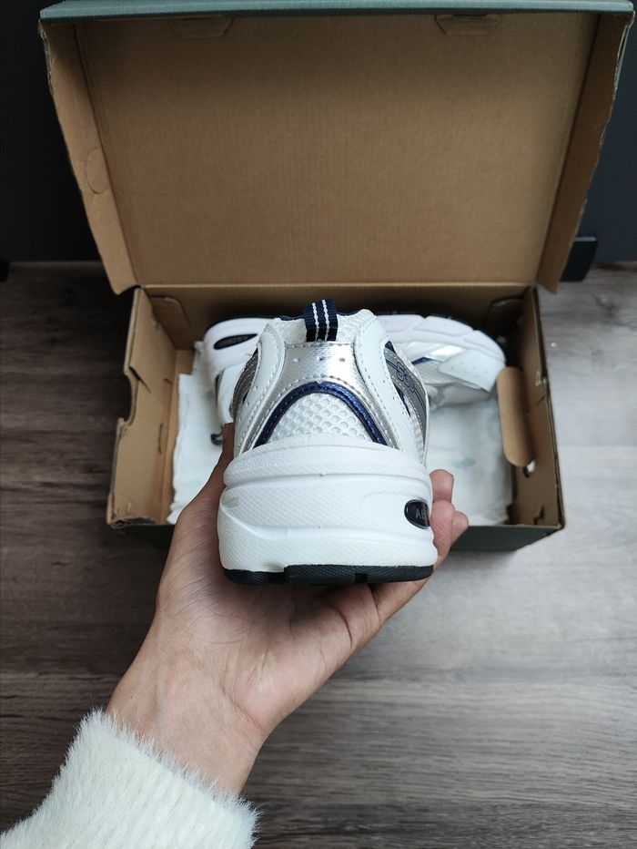 Originais New Balance 530 White Silver Navy Taille 44 - photo numéro 4