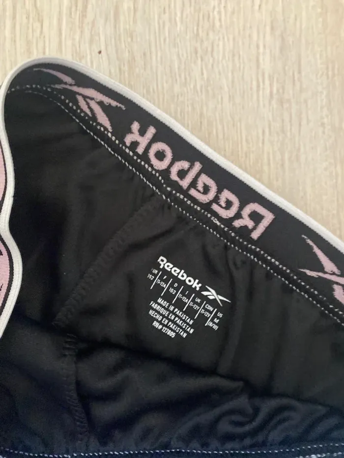 Lot de 2 shorts Reebok 11 12 ans Neufs - photo numéro 4