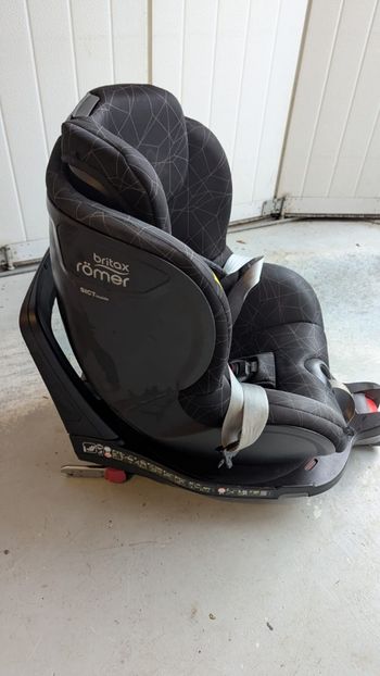 Siège auto Britax Römer Dualfix i-Size Crystal Black pivotant + ISOFIX