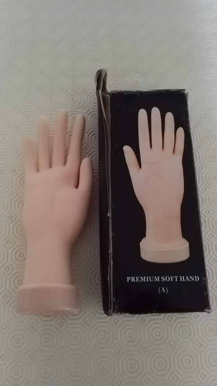 Accessoire à bijoux mains bon état