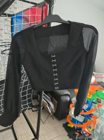 Haut noir habillé