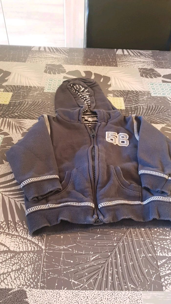 Gilet zippé à capuche et jogging
