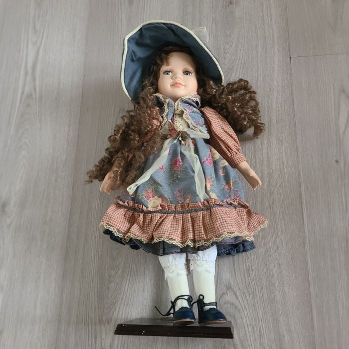 Poupée porcelaine - photo numéro 2