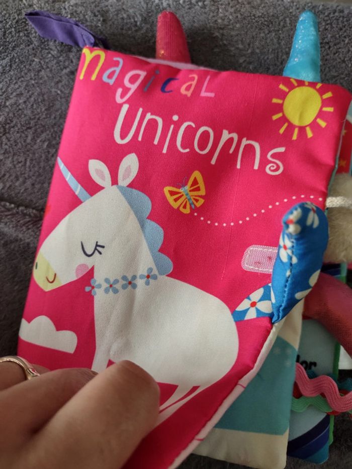Livre d'éveil en tissu licorne 🦄