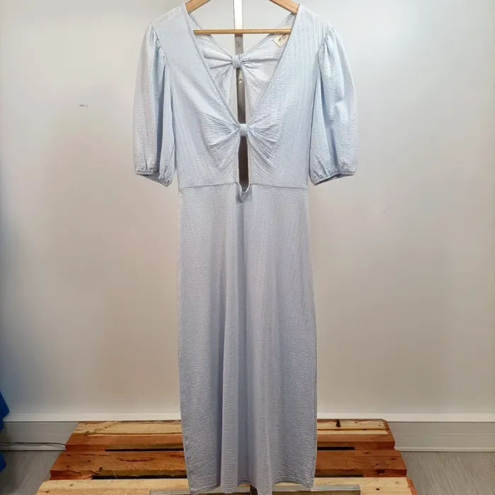 Robe longue bleu ciel texturée à découpes nœud – taille M – CMT Atelier – effet dos nu A926