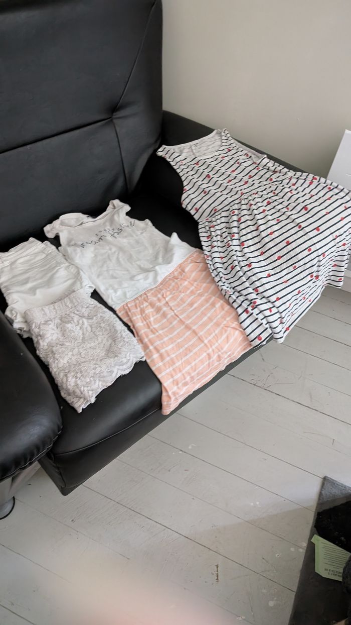 Le lot de vêtements - photo numéro 2