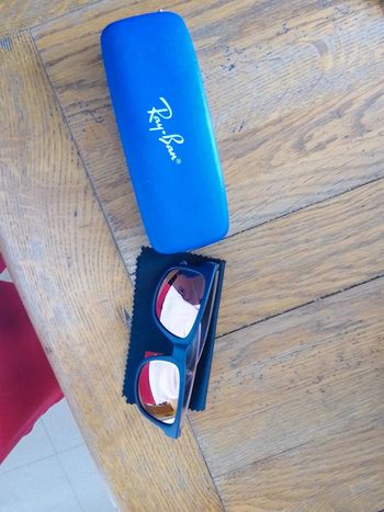 Paire de lunettes + boîte a lunette Rayban.