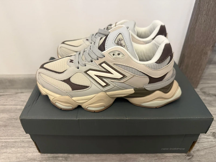 Baskets New Balance 9060 FAN taille 43